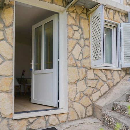 Отель Studio Apartman Monika Башка-Вода Экстерьер фото